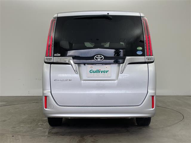 エスクァイア 　純正１０インチナビ・ビルトインＥＴＣ・純正１５インチアルミホイール・自動防眩ミラー・ＬＥＤヘッドライト・プッシュスタート・スペアキー・ステアリングリモコン・茶革ハーフレザーシート・シートヒーター（5枚目）