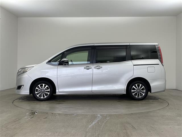 エスクァイア 　純正１０インチナビ・ビルトインＥＴＣ・純正１５インチアルミホイール・自動防眩ミラー・ＬＥＤヘッドライト・プッシュスタート・スペアキー・ステアリングリモコン・茶革ハーフレザーシート・シートヒーター（7枚目）