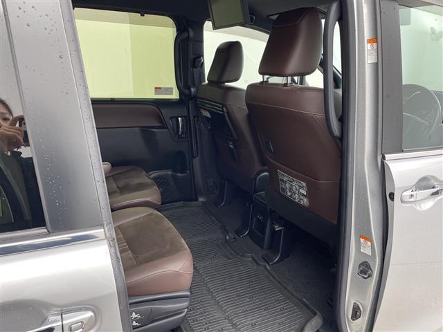 エスクァイア 　純正１０インチナビ・ビルトインＥＴＣ・純正１５インチアルミホイール・自動防眩ミラー・ＬＥＤヘッドライト・プッシュスタート・スペアキー・ステアリングリモコン・茶革ハーフレザーシート・シートヒーター（10枚目）