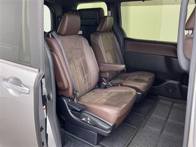 エスクァイア 　純正１０インチナビ・ビルトインＥＴＣ・純正１５インチアルミホイール・自動防眩ミラー・ＬＥＤヘッドライト・プッシュスタート・スペアキー・ステアリングリモコン・茶革ハーフレザーシート・シートヒーター（11枚目）