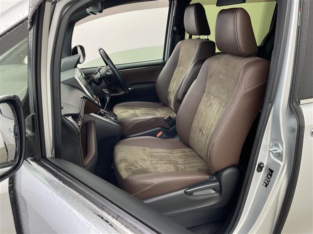 エスクァイア 　純正１０インチナビ・ビルトインＥＴＣ・純正１５インチアルミホイール・自動防眩ミラー・ＬＥＤヘッドライト・プッシュスタート・スペアキー・ステアリングリモコン・茶革ハーフレザーシート・シートヒーター（14枚目）