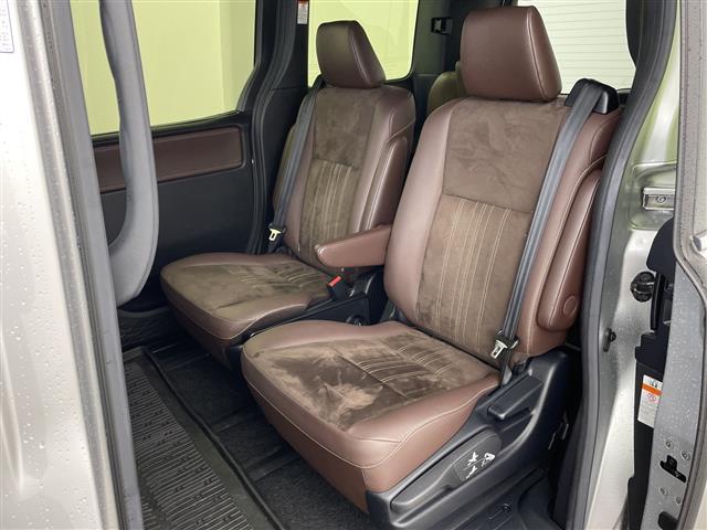 エスクァイア 　純正１０インチナビ・ビルトインＥＴＣ・純正１５インチアルミホイール・自動防眩ミラー・ＬＥＤヘッドライト・プッシュスタート・スペアキー・ステアリングリモコン・茶革ハーフレザーシート・シートヒーター（16枚目）