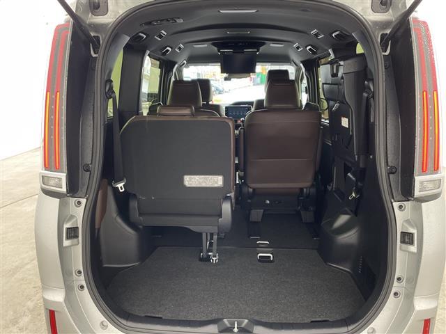 エスクァイア 　純正１０インチナビ・ビルトインＥＴＣ・純正１５インチアルミホイール・自動防眩ミラー・ＬＥＤヘッドライト・プッシュスタート・スペアキー・ステアリングリモコン・茶革ハーフレザーシート・シートヒーター（19枚目）