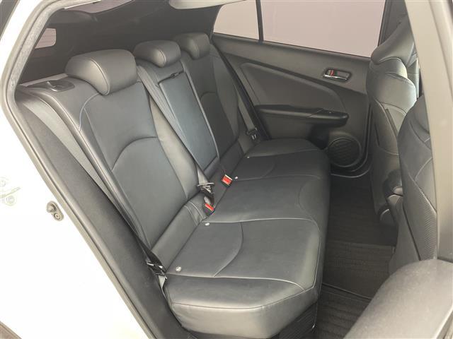 プリウス Ｓツーリングセレクション　社外メモリナビ　Ｂｌｕｅｔｏｏｔｈ接続　フルセグＴＶ　ビルトインＥＴＣ　前後ドライブレコーダー　モデリスタエアロ　ローダウン　前席シートヒーター　純正アルミホイール　純正フロアマット　バックカメラ（11枚目）