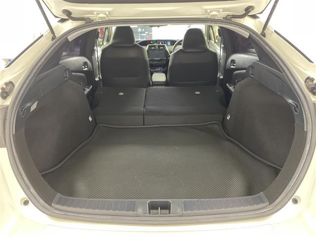 プリウス Ｓツーリングセレクション　社外メモリナビ　Ｂｌｕｅｔｏｏｔｈ接続　フルセグＴＶ　ビルトインＥＴＣ　前後ドライブレコーダー　モデリスタエアロ　ローダウン　前席シートヒーター　純正アルミホイール　純正フロアマット　バックカメラ（16枚目）