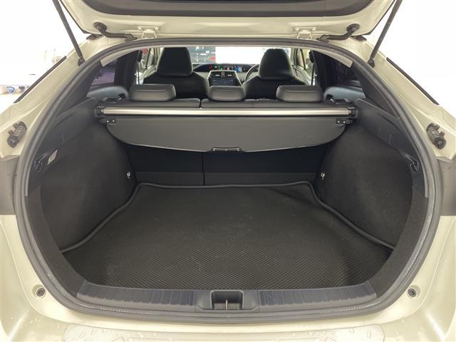 プリウス Ｓツーリングセレクション　社外メモリナビ　Ｂｌｕｅｔｏｏｔｈ接続　フルセグＴＶ　ビルトインＥＴＣ　前後ドライブレコーダー　モデリスタエアロ　ローダウン　前席シートヒーター　純正アルミホイール　純正フロアマット　バックカメラ（17枚目）