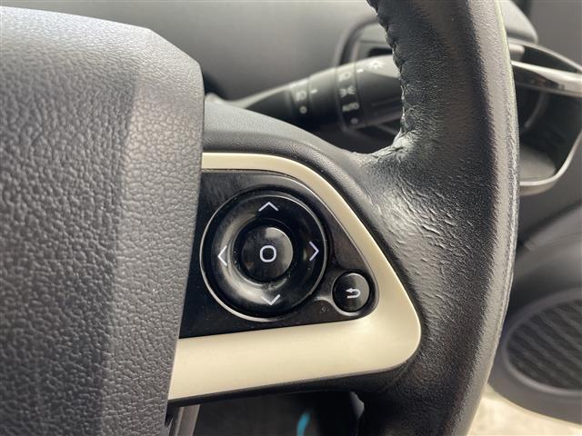 プリウス Ｓツーリングセレクション　社外メモリナビ　Ｂｌｕｅｔｏｏｔｈ接続　フルセグＴＶ　ビルトインＥＴＣ　前後ドライブレコーダー　モデリスタエアロ　ローダウン　前席シートヒーター　純正アルミホイール　純正フロアマット　バックカメラ（21枚目）