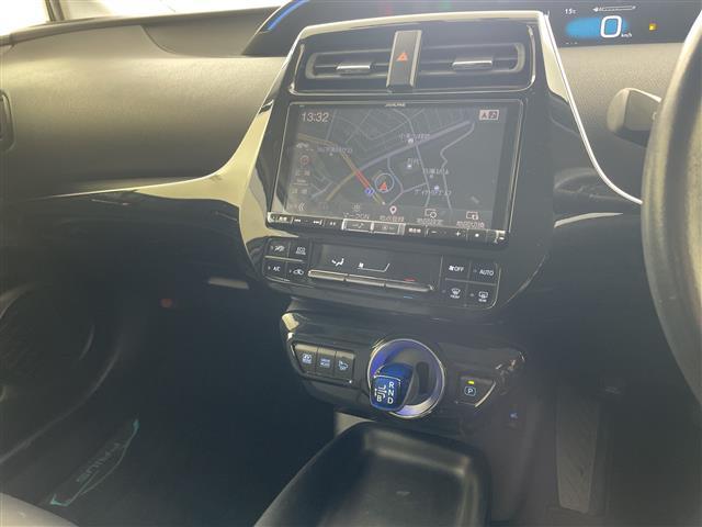 プリウス Ｓツーリングセレクション　社外メモリナビ　Ｂｌｕｅｔｏｏｔｈ接続　フルセグＴＶ　ビルトインＥＴＣ　前後ドライブレコーダー　モデリスタエアロ　ローダウン　前席シートヒーター　純正アルミホイール　純正フロアマット　バックカメラ（27枚目）