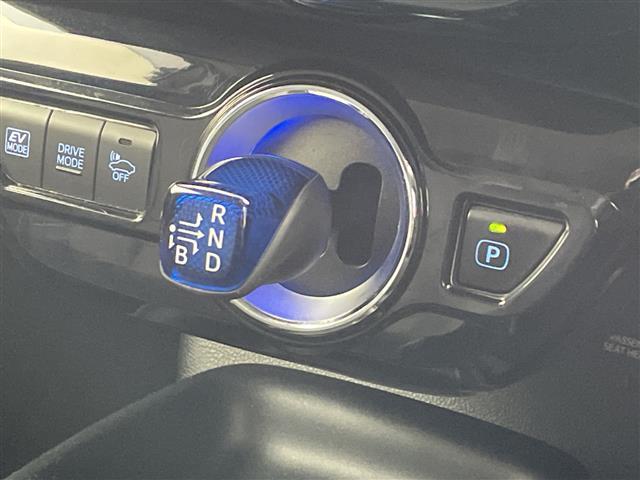 プリウス Ｓツーリングセレクション　社外メモリナビ　Ｂｌｕｅｔｏｏｔｈ接続　フルセグＴＶ　ビルトインＥＴＣ　前後ドライブレコーダー　モデリスタエアロ　ローダウン　前席シートヒーター　純正アルミホイール　純正フロアマット　バックカメラ（31枚目）