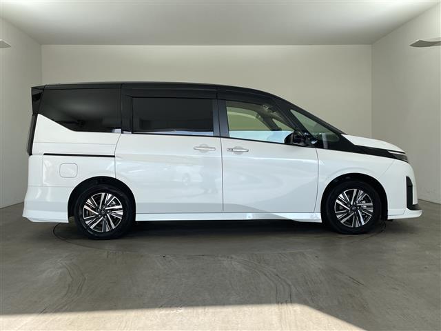 セレナ e-パワー ハイウェイスターV 純正12.3型ナビ プロパイロット 全方位カメラ BSM デジタルインナーミラー 両側電動スライド エマージェンシーブレーキ キープレーン ワイヤレス充電 前後ドラレコ LEDライト ETC フルセグ(7枚目)