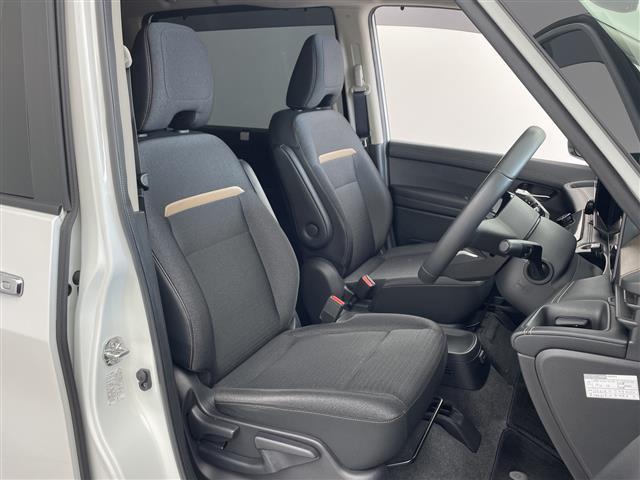 セレナ e-パワー ハイウェイスターV 純正12.3型ナビ プロパイロット 全方位カメラ BSM デジタルインナーミラー 両側電動スライド エマージェンシーブレーキ キープレーン ワイヤレス充電 前後ドラレコ LEDライト ETC フルセグ(9枚目)