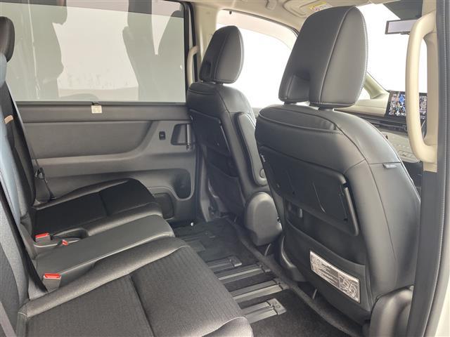 セレナ e-パワー ハイウェイスターV 純正12.3型ナビ プロパイロット 全方位カメラ BSM デジタルインナーミラー 両側電動スライド エマージェンシーブレーキ キープレーン ワイヤレス充電 前後ドラレコ LEDライト ETC フルセグ(10枚目)