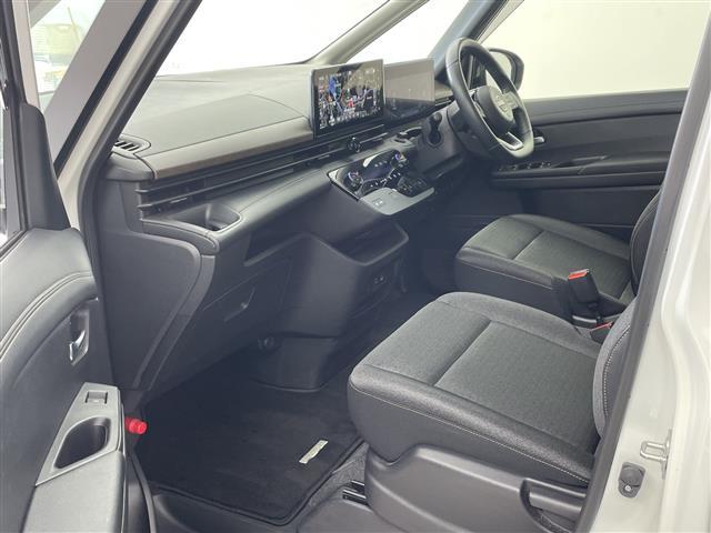 セレナ e-パワー ハイウェイスターV 純正12.3型ナビ プロパイロット 全方位カメラ BSM デジタルインナーミラー 両側電動スライド エマージェンシーブレーキ キープレーン ワイヤレス充電 前後ドラレコ LEDライト ETC フルセグ(13枚目)