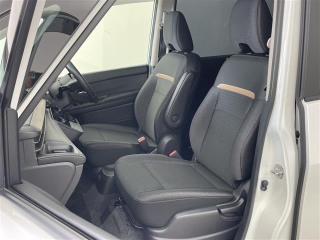 セレナ e-パワー ハイウェイスターV 純正12.3型ナビ プロパイロット 全方位カメラ BSM デジタルインナーミラー 両側電動スライド エマージェンシーブレーキ キープレーン ワイヤレス充電 前後ドラレコ LEDライト ETC フルセグ(14枚目)