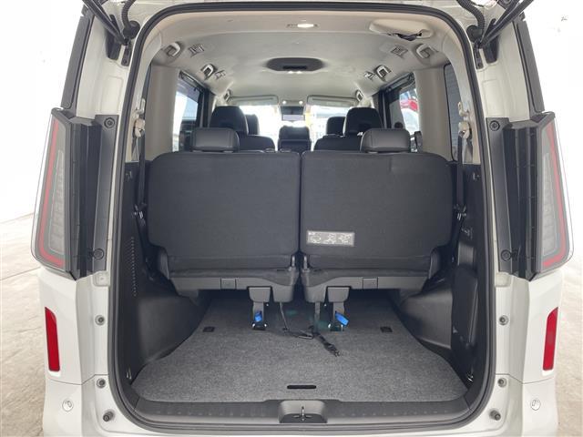 セレナ e-パワー ハイウェイスターV 純正12.3型ナビ プロパイロット 全方位カメラ BSM デジタルインナーミラー 両側電動スライド エマージェンシーブレーキ キープレーン ワイヤレス充電 前後ドラレコ LEDライト ETC フルセグ(17枚目)