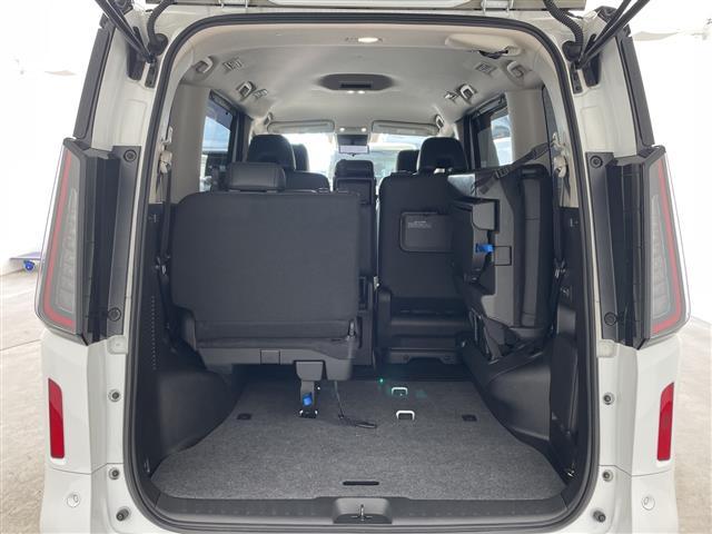 セレナ e-パワー ハイウェイスターV 純正12.3型ナビ プロパイロット 全方位カメラ BSM デジタルインナーミラー 両側電動スライド エマージェンシーブレーキ キープレーン ワイヤレス充電 前後ドラレコ LEDライト ETC フルセグ(18枚目)