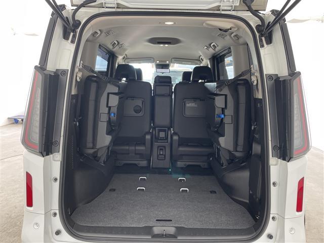 セレナ e-パワー ハイウェイスターV 純正12.3型ナビ プロパイロット 全方位カメラ BSM デジタルインナーミラー 両側電動スライド エマージェンシーブレーキ キープレーン ワイヤレス充電 前後ドラレコ LEDライト ETC フルセグ(19枚目)