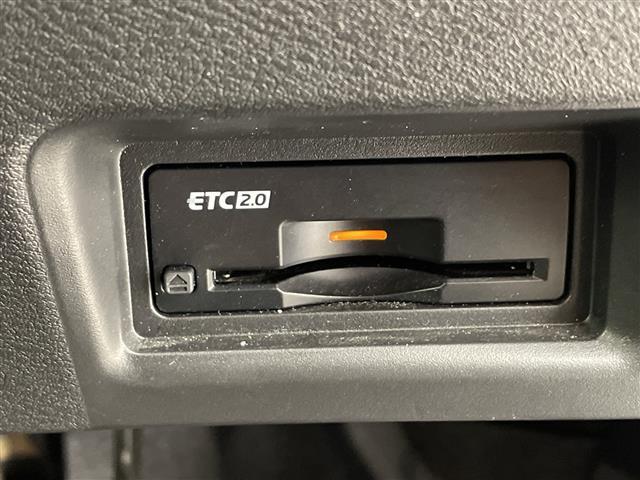 セレナ e-パワー ハイウェイスターV 純正12.3型ナビ プロパイロット 全方位カメラ BSM デジタルインナーミラー 両側電動スライド エマージェンシーブレーキ キープレーン ワイヤレス充電 前後ドラレコ LEDライト ETC フルセグ(30枚目)