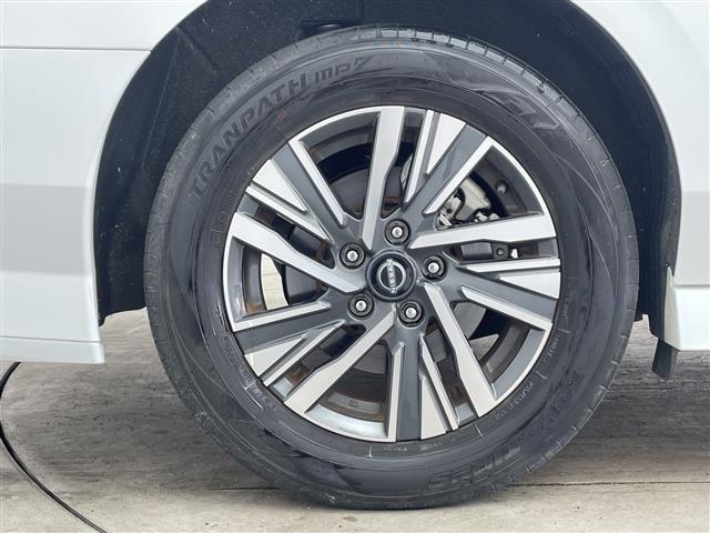 セレナ e-パワー ハイウェイスターV 純正12.3型ナビ プロパイロット 全方位カメラ BSM デジタルインナーミラー 両側電動スライド エマージェンシーブレーキ キープレーン ワイヤレス充電 前後ドラレコ LEDライト ETC フルセグ(41枚目)