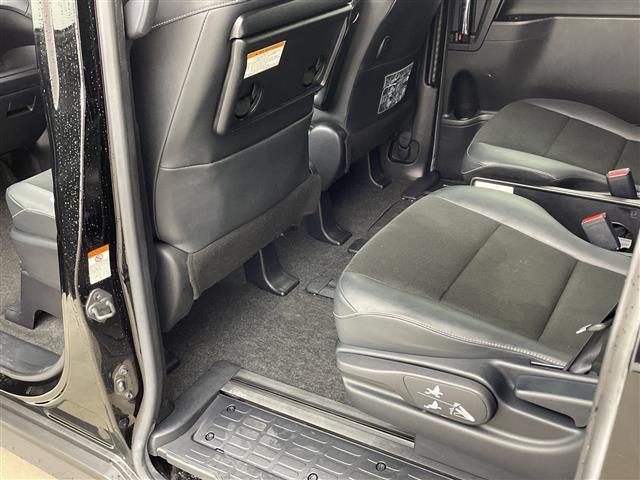 ノア Si ダブルバイビー バックカメラ・クルーズコントロール・両側パワースライドドア・ビルトインETC・前方ドライブレコーダー・アイドリングストップ・ステアリングスイッチ・プッシュスタート・スマートキー・スペアキー1本(15枚目)