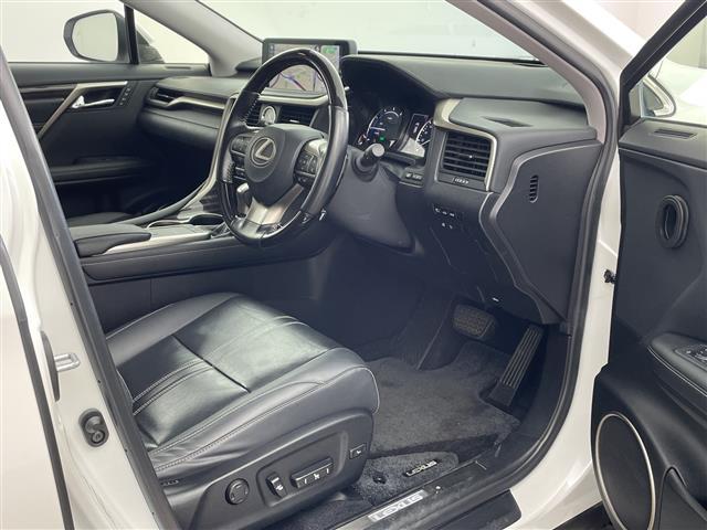 RX RX450hL ・サンルーフ・電動リアゲート・レーダークルーズコントロール・アダプティブハイビーム・置くだけ充電・スマートキー・プッシュスタート・スペアキー2本(カードキーあり)・ビルトインETC・バックカメラ(8枚目)