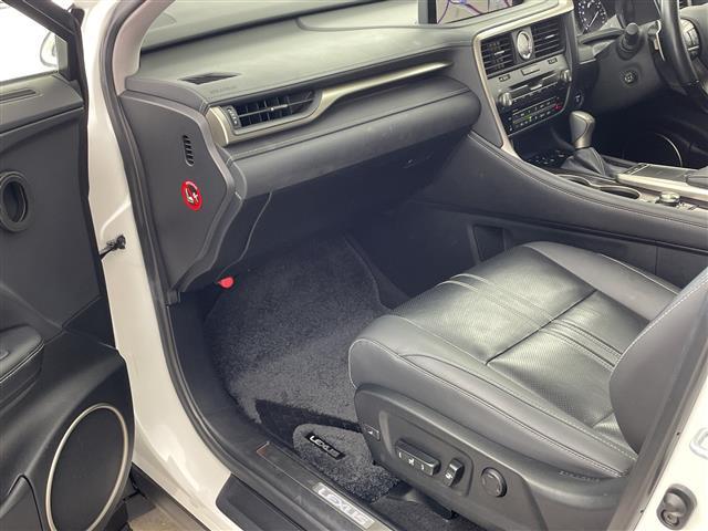 RX RX450hL ・サンルーフ・電動リアゲート・レーダークルーズコントロール・アダプティブハイビーム・置くだけ充電・スマートキー・プッシュスタート・スペアキー2本(カードキーあり)・ビルトインETC・バックカメラ(12枚目)