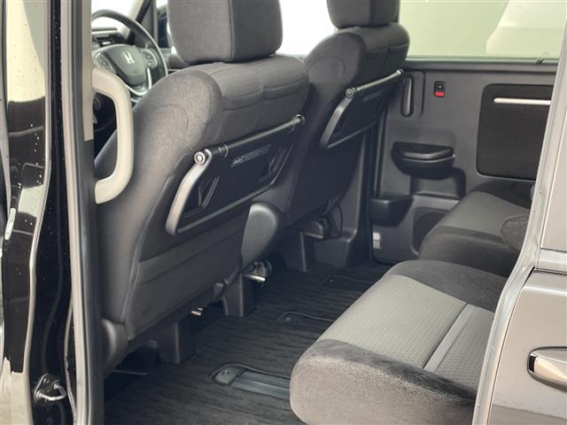 ステップワゴンスパーダ スパーダ　ホンダセンシング　純正７インチナビ　フルセグＴＶ　Ｂｌｕｅｔｏｏｔｈ接続　バックカメラ　ＨＯＮＤＡＳＥＮＳＩＮＧ　パドルシフト　前後ドライブレコーダー　両側パワースライドドア　ビルトインＥＴＣ　スペアキー　純正アルミ（15枚目）