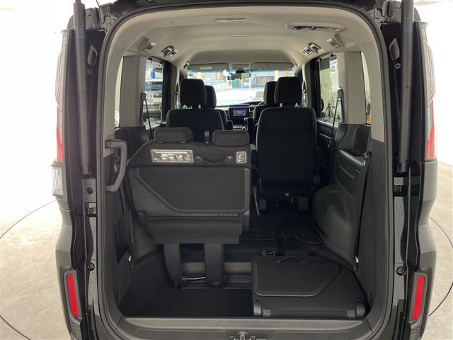 ステップワゴンスパーダ スパーダ　ホンダセンシング　純正７インチナビ　フルセグＴＶ　Ｂｌｕｅｔｏｏｔｈ接続　バックカメラ　ＨＯＮＤＡＳＥＮＳＩＮＧ　パドルシフト　前後ドライブレコーダー　両側パワースライドドア　ビルトインＥＴＣ　スペアキー　純正アルミ（19枚目）