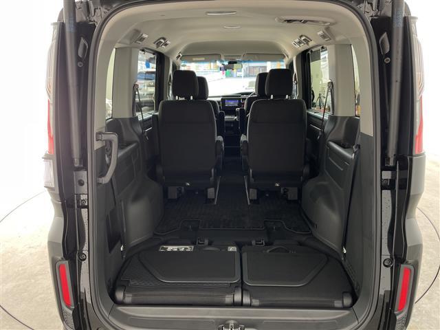 ステップワゴンスパーダ スパーダ　ホンダセンシング　純正７インチナビ　フルセグＴＶ　Ｂｌｕｅｔｏｏｔｈ接続　バックカメラ　ＨＯＮＤＡＳＥＮＳＩＮＧ　パドルシフト　前後ドライブレコーダー　両側パワースライドドア　ビルトインＥＴＣ　スペアキー　純正アルミ（20枚目）