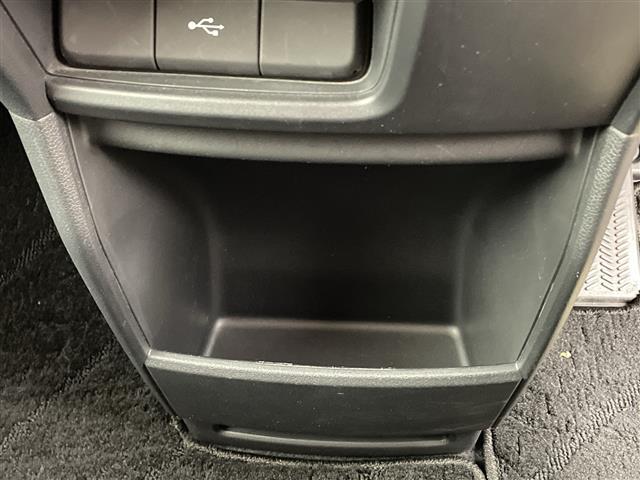 ステップワゴンスパーダ スパーダ　ホンダセンシング　純正７インチナビ　フルセグＴＶ　Ｂｌｕｅｔｏｏｔｈ接続　バックカメラ　ＨＯＮＤＡＳＥＮＳＩＮＧ　パドルシフト　前後ドライブレコーダー　両側パワースライドドア　ビルトインＥＴＣ　スペアキー　純正アルミ（30枚目）