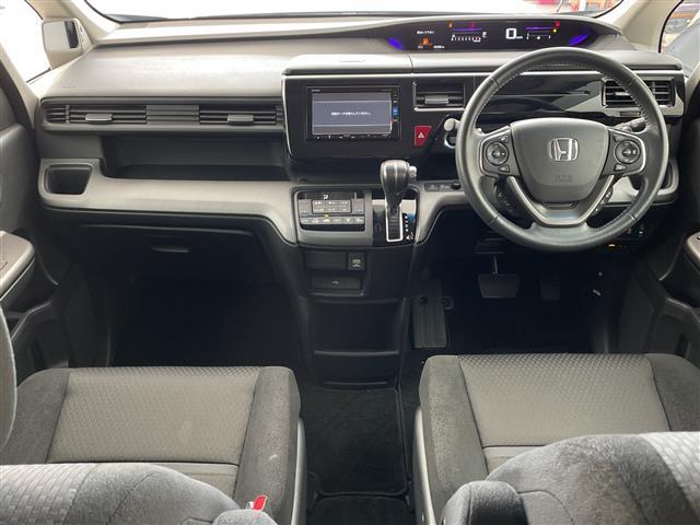 ステップワゴンスパーダ スパーダ　ホンダセンシング　純正７インチナビ　フルセグＴＶ　Ｂｌｕｅｔｏｏｔｈ接続　バックカメラ　ＨＯＮＤＡＳＥＮＳＩＮＧ　パドルシフト　前後ドライブレコーダー　両側パワースライドドア　ビルトインＥＴＣ　スペアキー　純正アルミ（42枚目）