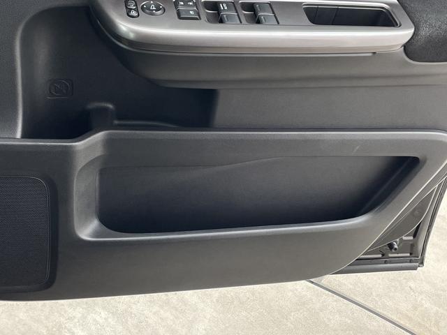 ステップワゴンスパーダ スパーダ　ホンダセンシング　純正７インチナビ　フルセグＴＶ　Ｂｌｕｅｔｏｏｔｈ接続　バックカメラ　ＨＯＮＤＡＳＥＮＳＩＮＧ　パドルシフト　前後ドライブレコーダー　両側パワースライドドア　ビルトインＥＴＣ　スペアキー　純正アルミ（68枚目）