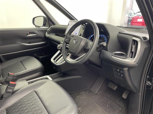 ノア ハイブリッドS-Z フルセグTV・BT・バックカメラ・前席シートヒーター・前後ドライブレコーダー・ビルトインETC2.0・両側パワースライドドア・純正フリップダウンモニター・デジタルインナーミラー・フォグランプ(8枚目)