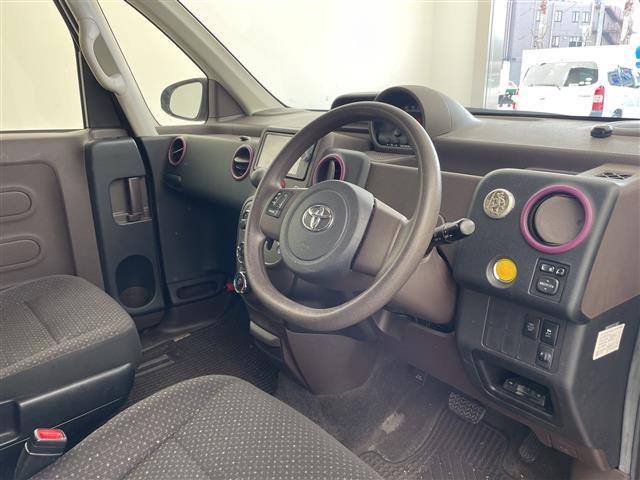 ポルテ Ｆ　・純正７インチナビ＆フルセグ＆ＢＴ＆ＤＶＤ・純正後席モニター（Ｖ８Ｔ－Ｒ５７）・バックカメラ・スマートキー・スペアキー・プッシュスタート・ＥＴＣ・ステアリングスイッチ・横滑り防止装置・フロアマット（8枚目）