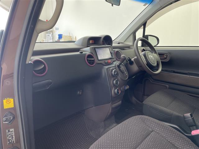 ポルテ Ｆ　・純正７インチナビ＆フルセグ＆ＢＴ＆ＤＶＤ・純正後席モニター（Ｖ８Ｔ－Ｒ５７）・バックカメラ・スマートキー・スペアキー・プッシュスタート・ＥＴＣ・ステアリングスイッチ・横滑り防止装置・フロアマット（14枚目）