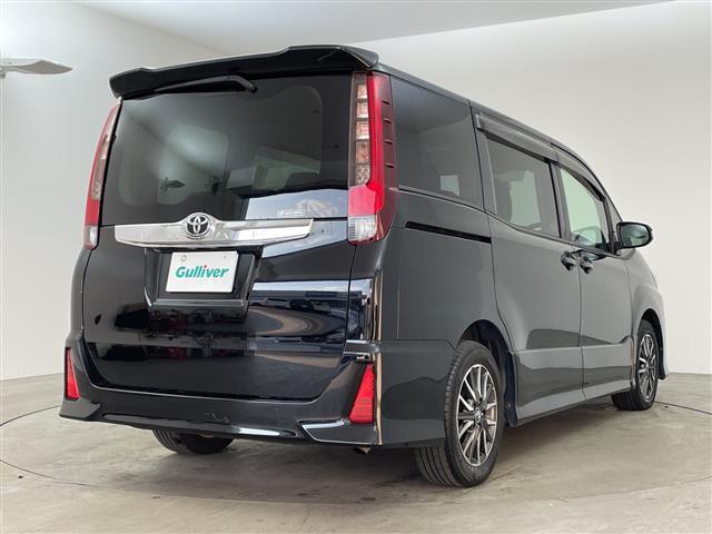 ノア Ｓｉ　純正ナビ　ＴＶ　ビルトインＥＴＣ　フリップダウンモニター　バックカメラ　両側パワースライドドア　ＬＥＤヘッドライト　純正１６インチアルミホイール　アイドリングストップ　純正フロアマット　スマートキー（3枚目）