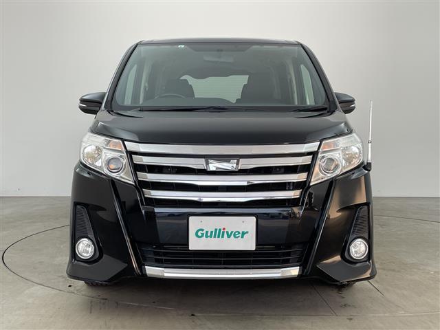 ノア Ｓｉ　純正ナビ　ＴＶ　ビルトインＥＴＣ　フリップダウンモニター　バックカメラ　両側パワースライドドア　ＬＥＤヘッドライト　純正１６インチアルミホイール　アイドリングストップ　純正フロアマット　スマートキー（4枚目）