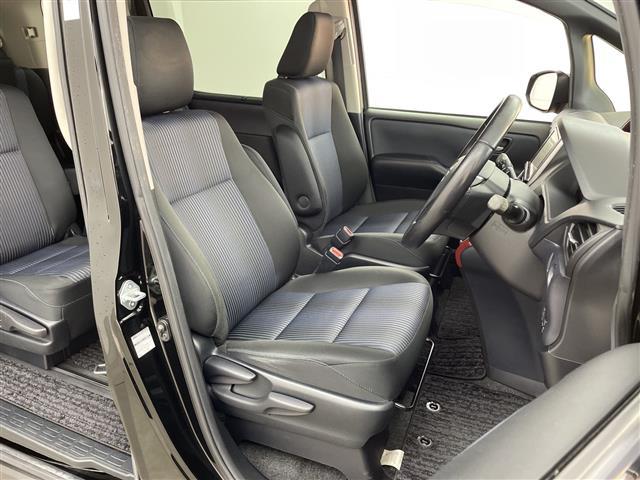 ノア Ｓｉ　純正ナビ　ＴＶ　ビルトインＥＴＣ　フリップダウンモニター　バックカメラ　両側パワースライドドア　ＬＥＤヘッドライト　純正１６インチアルミホイール　アイドリングストップ　純正フロアマット　スマートキー（9枚目）