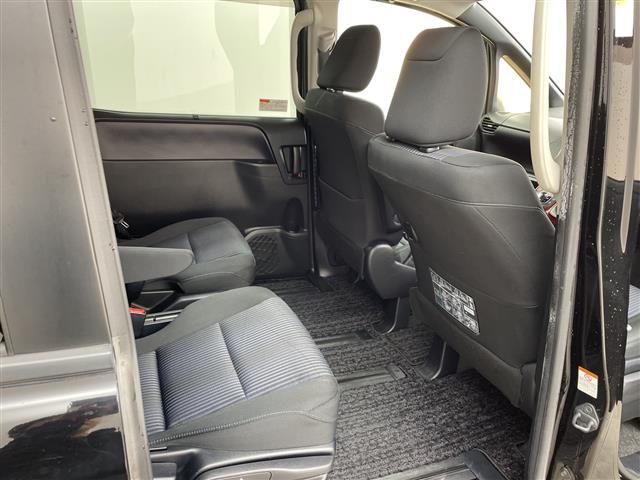 ノア Ｓｉ　純正ナビ　ＴＶ　ビルトインＥＴＣ　フリップダウンモニター　バックカメラ　両側パワースライドドア　ＬＥＤヘッドライト　純正１６インチアルミホイール　アイドリングストップ　純正フロアマット　スマートキー（10枚目）