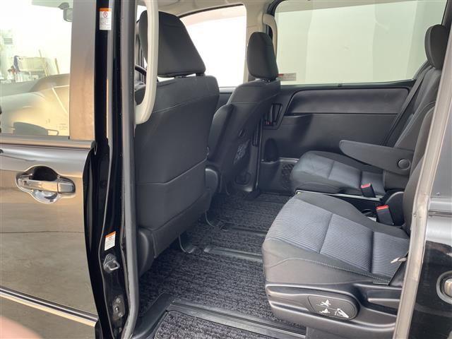 ノア Ｓｉ　純正ナビ　ＴＶ　ビルトインＥＴＣ　フリップダウンモニター　バックカメラ　両側パワースライドドア　ＬＥＤヘッドライト　純正１６インチアルミホイール　アイドリングストップ　純正フロアマット　スマートキー（15枚目）