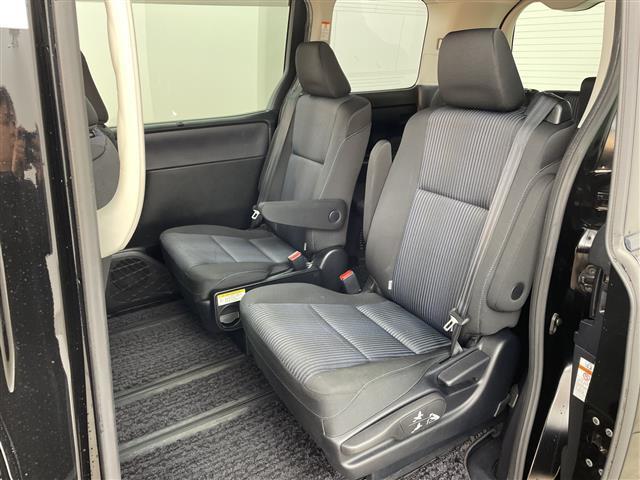 ノア Ｓｉ　純正ナビ　ＴＶ　ビルトインＥＴＣ　フリップダウンモニター　バックカメラ　両側パワースライドドア　ＬＥＤヘッドライト　純正１６インチアルミホイール　アイドリングストップ　純正フロアマット　スマートキー（16枚目）