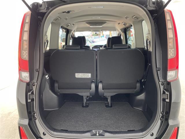 ノア Ｓｉ　純正ナビ　ＴＶ　ビルトインＥＴＣ　フリップダウンモニター　バックカメラ　両側パワースライドドア　ＬＥＤヘッドライト　純正１６インチアルミホイール　アイドリングストップ　純正フロアマット　スマートキー（18枚目）