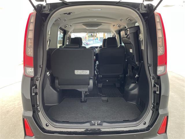 ノア Ｓｉ　純正ナビ　ＴＶ　ビルトインＥＴＣ　フリップダウンモニター　バックカメラ　両側パワースライドドア　ＬＥＤヘッドライト　純正１６インチアルミホイール　アイドリングストップ　純正フロアマット　スマートキー（19枚目）