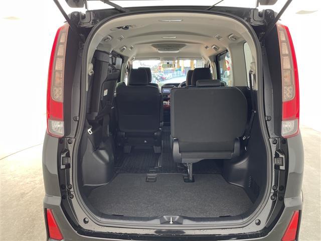 ノア Ｓｉ　純正ナビ　ＴＶ　ビルトインＥＴＣ　フリップダウンモニター　バックカメラ　両側パワースライドドア　ＬＥＤヘッドライト　純正１６インチアルミホイール　アイドリングストップ　純正フロアマット　スマートキー（20枚目）