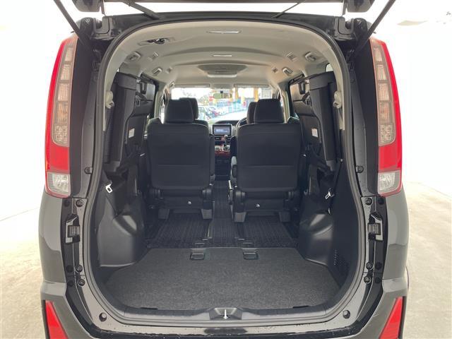 ノア Ｓｉ　純正ナビ　ＴＶ　ビルトインＥＴＣ　フリップダウンモニター　バックカメラ　両側パワースライドドア　ＬＥＤヘッドライト　純正１６インチアルミホイール　アイドリングストップ　純正フロアマット　スマートキー（21枚目）