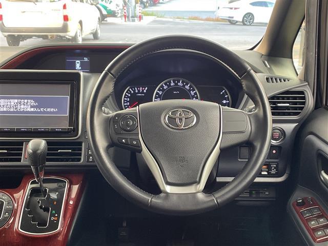 ノア Ｓｉ　純正ナビ　ＴＶ　ビルトインＥＴＣ　フリップダウンモニター　バックカメラ　両側パワースライドドア　ＬＥＤヘッドライト　純正１６インチアルミホイール　アイドリングストップ　純正フロアマット　スマートキー（23枚目）