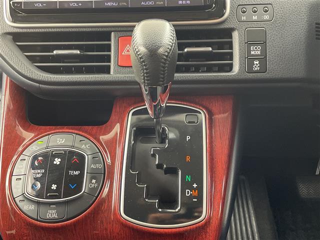 ノア Ｓｉ　純正ナビ　ＴＶ　ビルトインＥＴＣ　フリップダウンモニター　バックカメラ　両側パワースライドドア　ＬＥＤヘッドライト　純正１６インチアルミホイール　アイドリングストップ　純正フロアマット　スマートキー（31枚目）