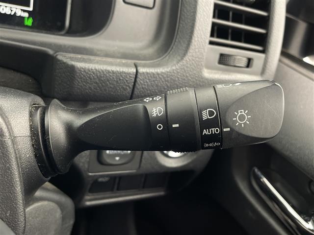 ハイエースバン スーパーＧＬ　ダーク　プライムＩＩ　・モデリスタエアロ・純正７インチナビ＆フルセグ＆ＢＴ＆ＤＶＤ・パノラマミックビューモニター・両側スライドドア・ステアリングスイッチ・ハーフレザーシート・前方ドライブレコーダー・ビルトインＥＴＣ・ＬＥＤ（22枚目）