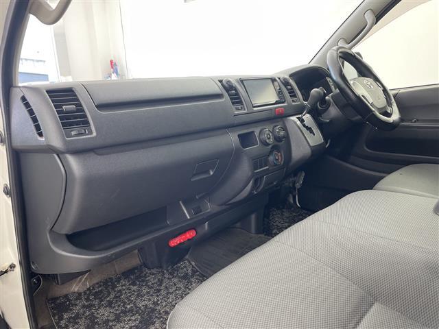 ハイエースバン ロングDX GLパッケージ 社外ナビ TV パノラミックビューモニター ETC 前後ドライブレコーダー プリクラッシュセーフティ レーンディパーチャーアラート オートマチックハイビーム ベットキット 社外16インチアルミホイール(12枚目)