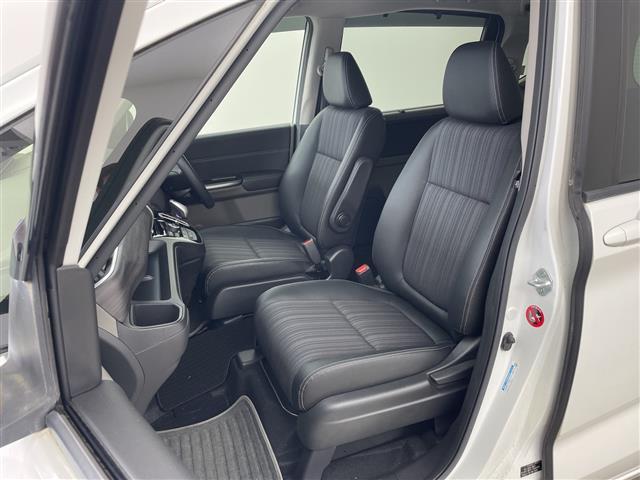 フリード+ハイブリッド ハイブリッドEX ・純正7インチナビ・BT・CD・DVD・SD・USB・TV・バックカメラ・両側パワースライドドア・ステアリングスイッチ・ハーフレザーシート・前席シートヒーター・純正前方ドライブレコーダー・ETC(13枚目)